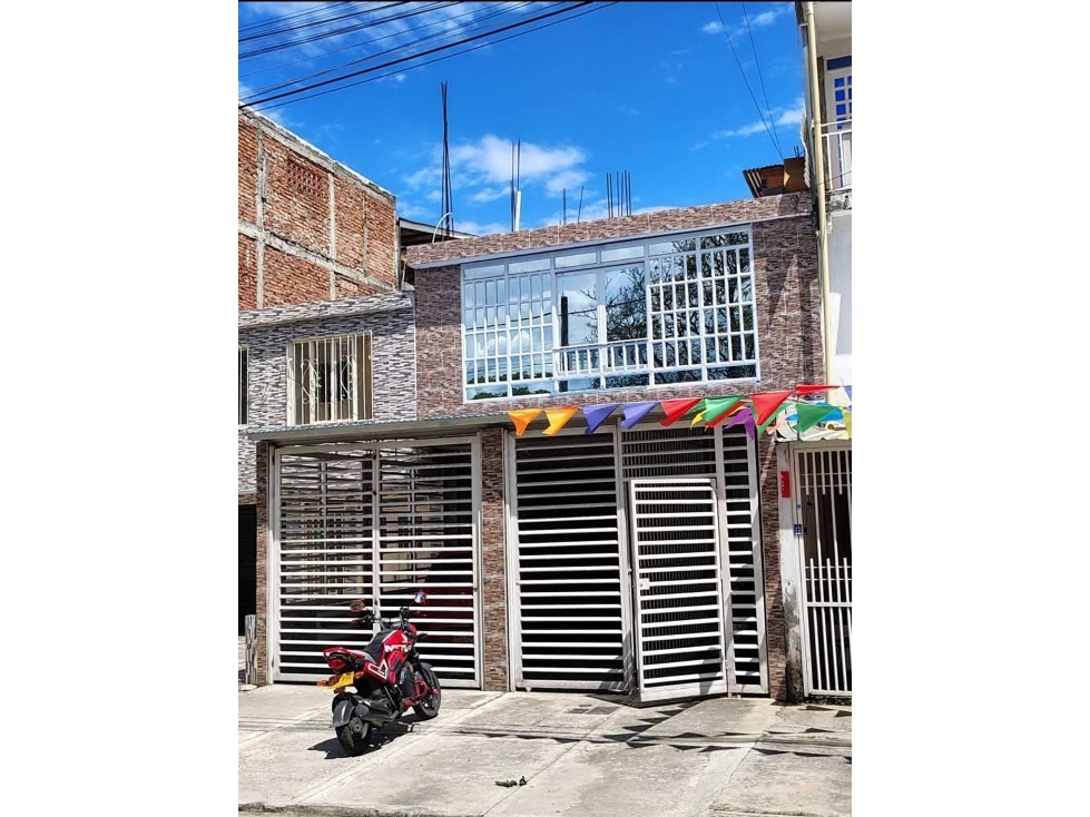SE VENDE CASA DE DOS PISOS LLANO GRANDE