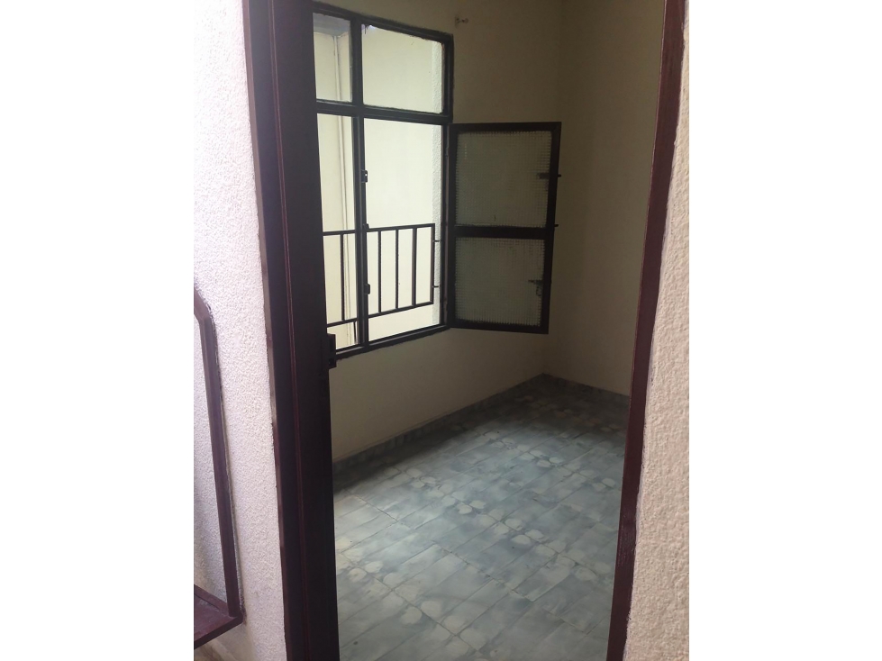 SE VENDE CASA AMPLIA EN URIBE EXCELENTE UBICACIÓN — foto 3