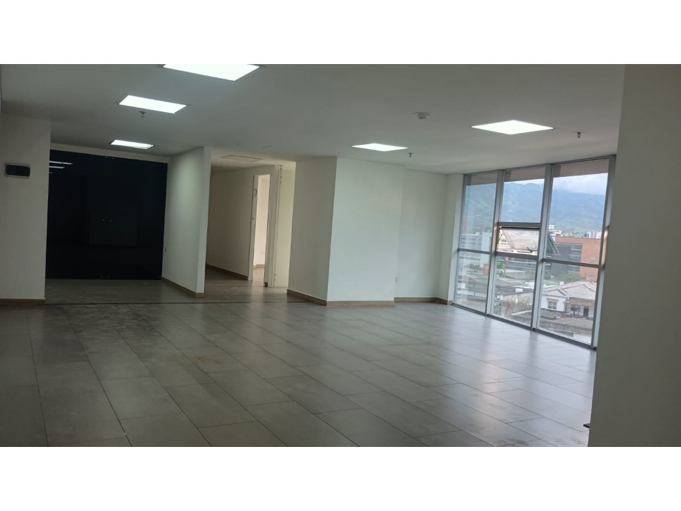 Se renta oficina en Los Alpes Pereira