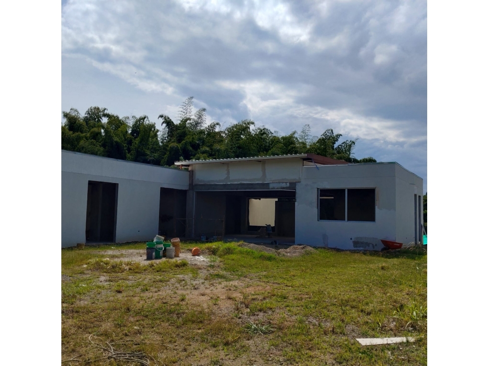 Se vende casa campestre Cerritos nueva en obra gris