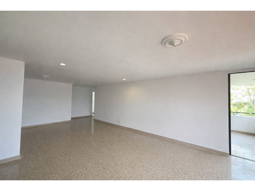 Apartamento en arriendo el poblado Amplio en urb cerrada. — foto 4