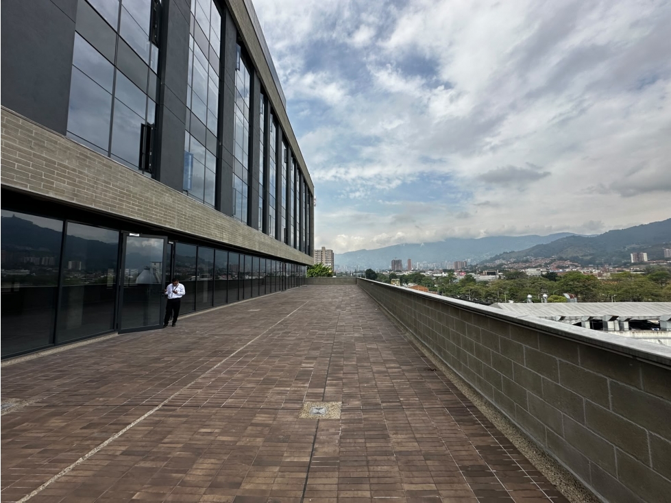 Oficinas en Obra Gris en Arriend o en Envigado Antioquia — foto 2