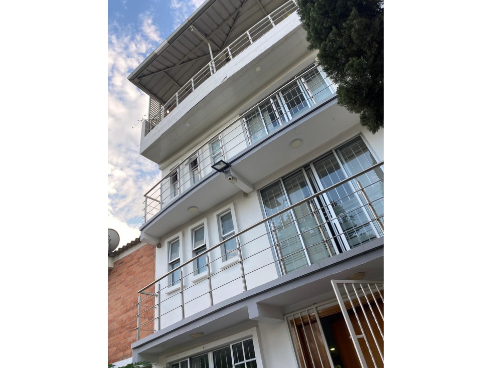 ESPECTACULAR CASA EN VENTA EN EL CANEY CALI