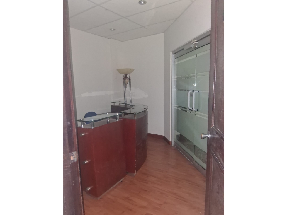 Alquilo Oficina amoblada