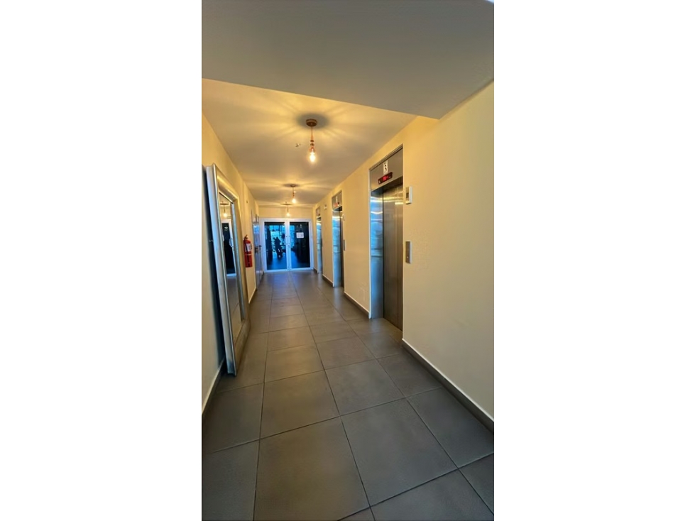 Apartamento en venta en Vía España | 2 rec, balcón y piscina — foto 5