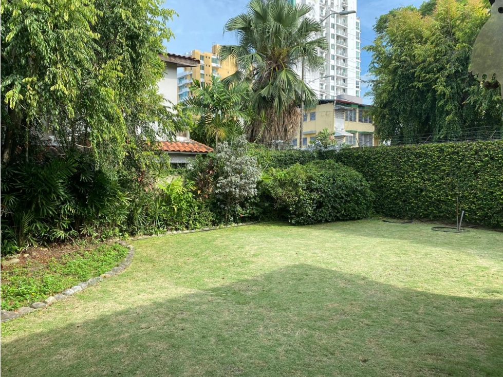 Vendo Residencia Ubicada en la Urbanización La Loma - 2