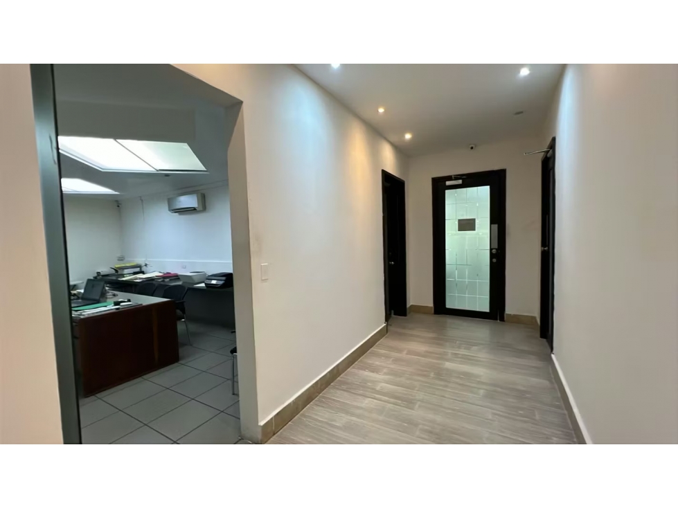 Clínica odontológica en alquiler en El Cangrejo | 300 m² equipada — foto 6