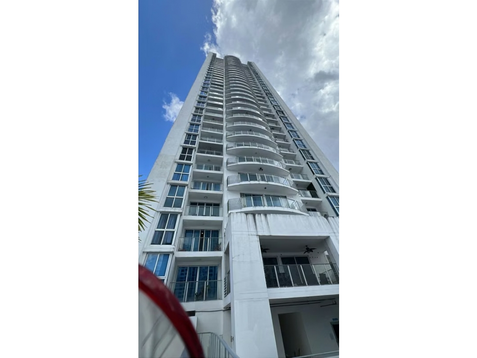 Apartamento en venta en Vía España | 2 rec, balcón y piscina — foto 4