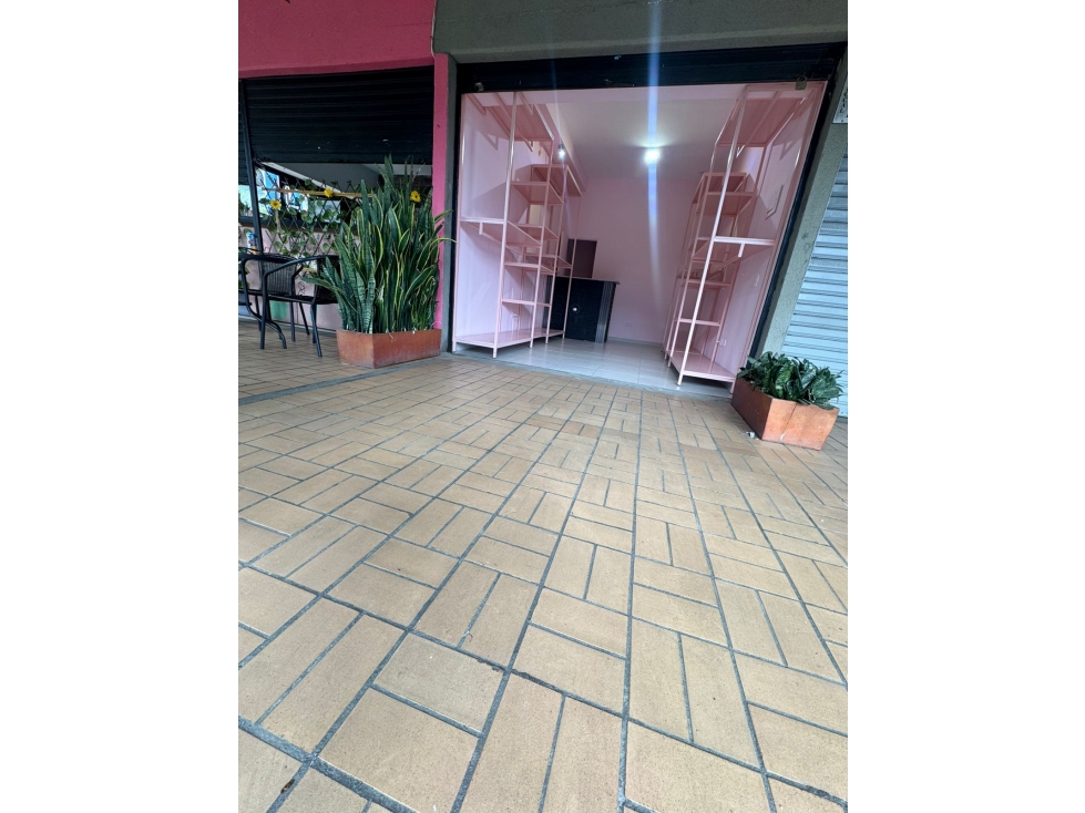 local mall Comercial Paisajes — foto 2