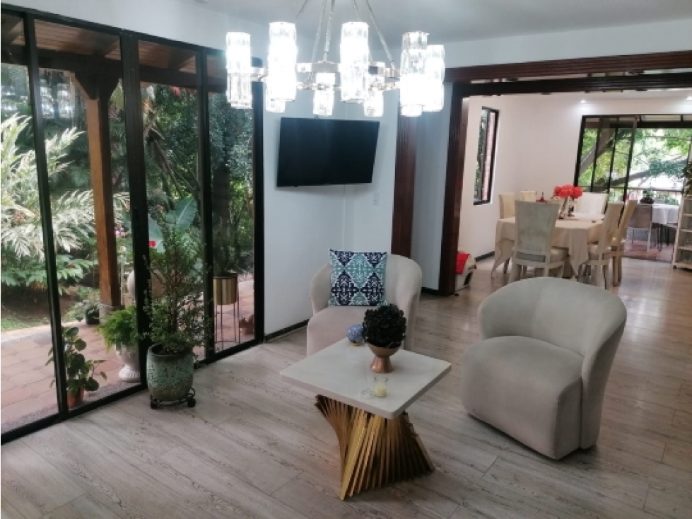 VENDO CASA EN CONDOMINIO EXCLUSIVO MENGA