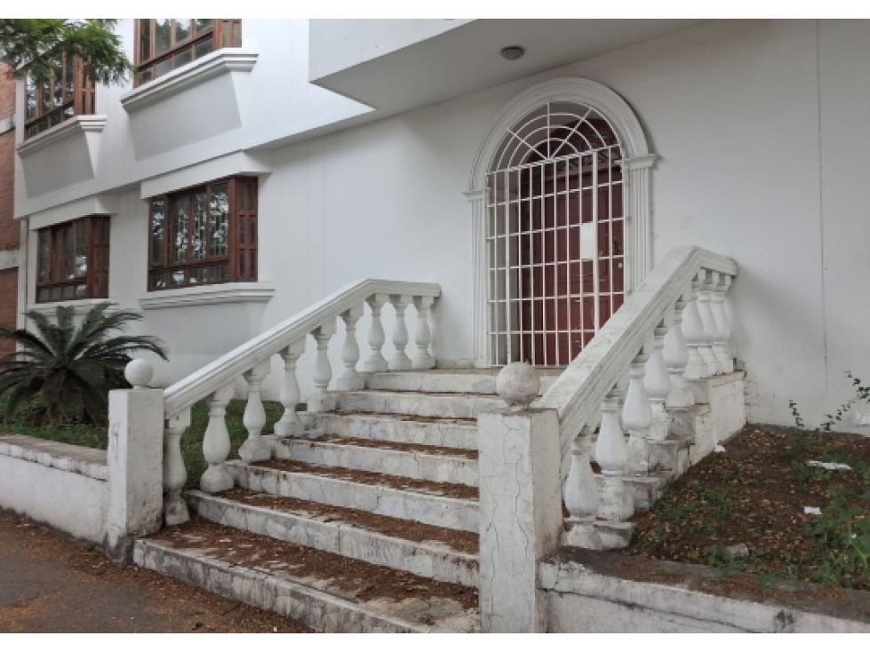 VENDO CASA EN ZONA COMERCIAL