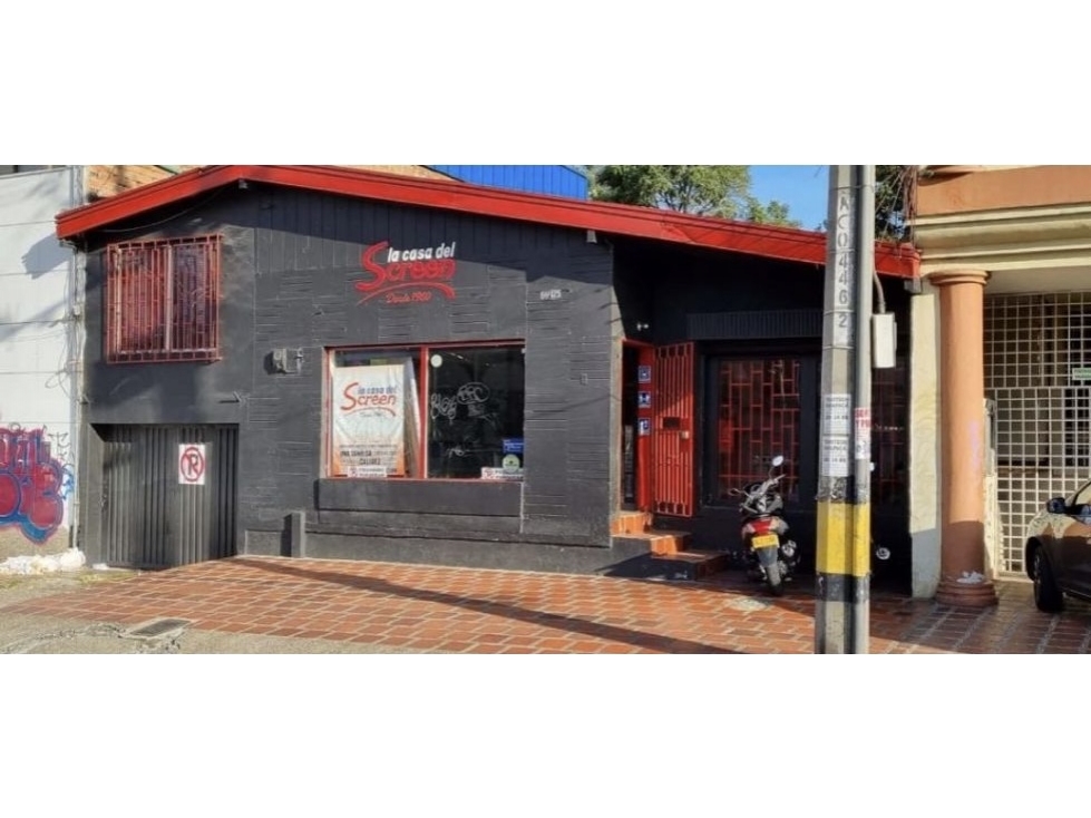 CASA COMERCIAL CERCA A LA BOLIVARIANA - SECTOR BULERÍAS - LAURELES