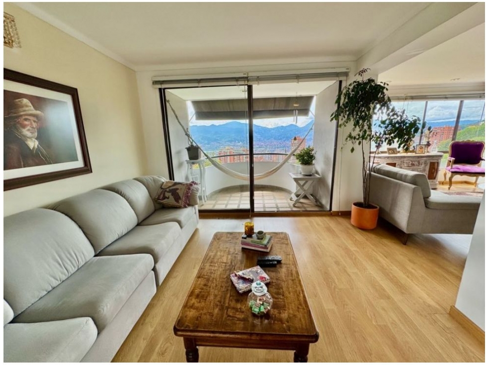 HERMOSO APARTAMENTO CERCA AL CC EL TESORO