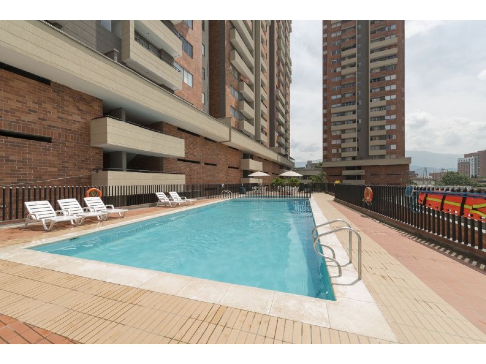 APTO en venta - LOS COLORES + parqueadero + cuarto util