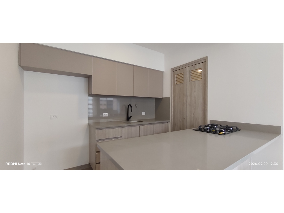 Arriendo apartamento Medellín Sector ciudad del Río. — foto 2