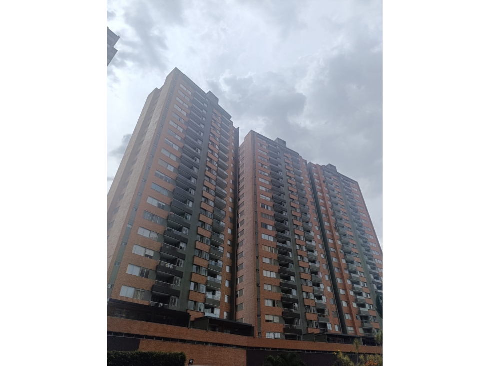 vendo apto, en Sabaneta , 4 PISO con terraza interna o patio