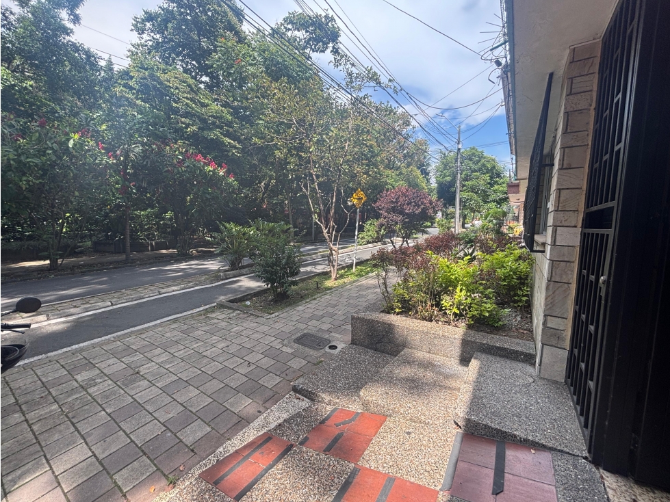 Vendo casa 1 piso PH en Belen mira valle