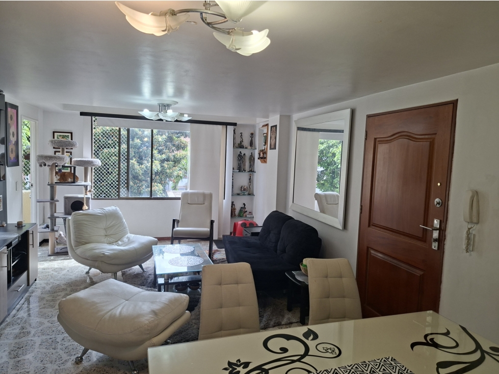 Vendo amplio apartamento en Guayacanes - Los Colores piso 2 escalas