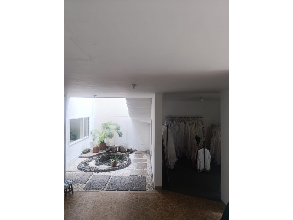 VENTA CASA UNIFAMILIAR 2 NIVELES AREA 257 m2 LAURELES NOGAL — foto 2