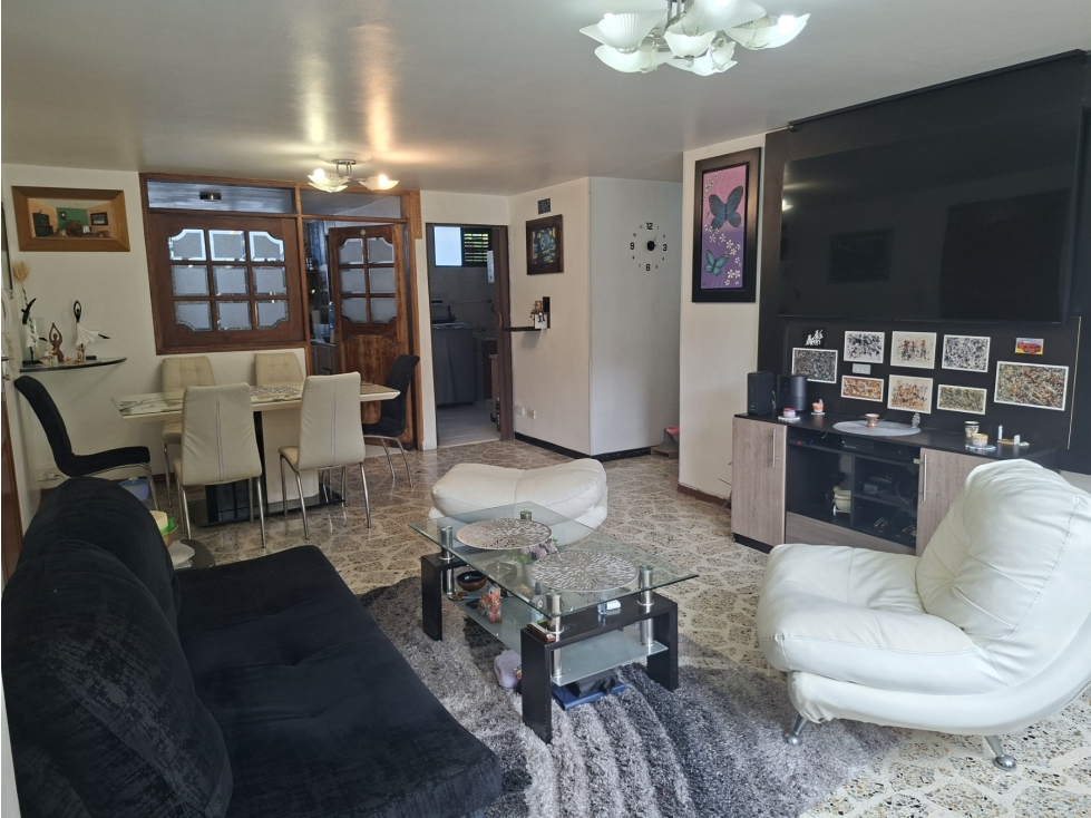 Vendo amplio apartamento en Guayacanes - Los Colores piso 2 escalas — foto 2