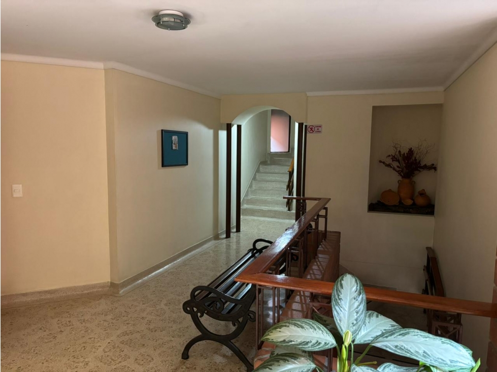 Vendo apartamento La Castellana doble parqueadero lineal 115 m2 — foto 2