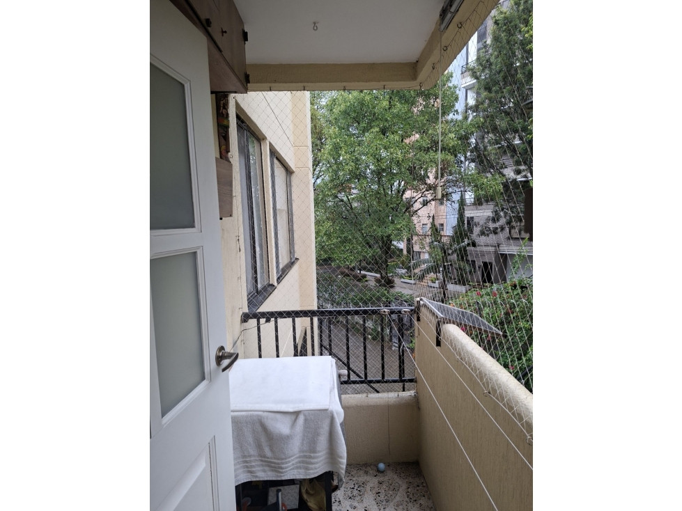 Vendo amplio apartamento en Guayacanes - Los Colores piso 2 escalas — foto 3