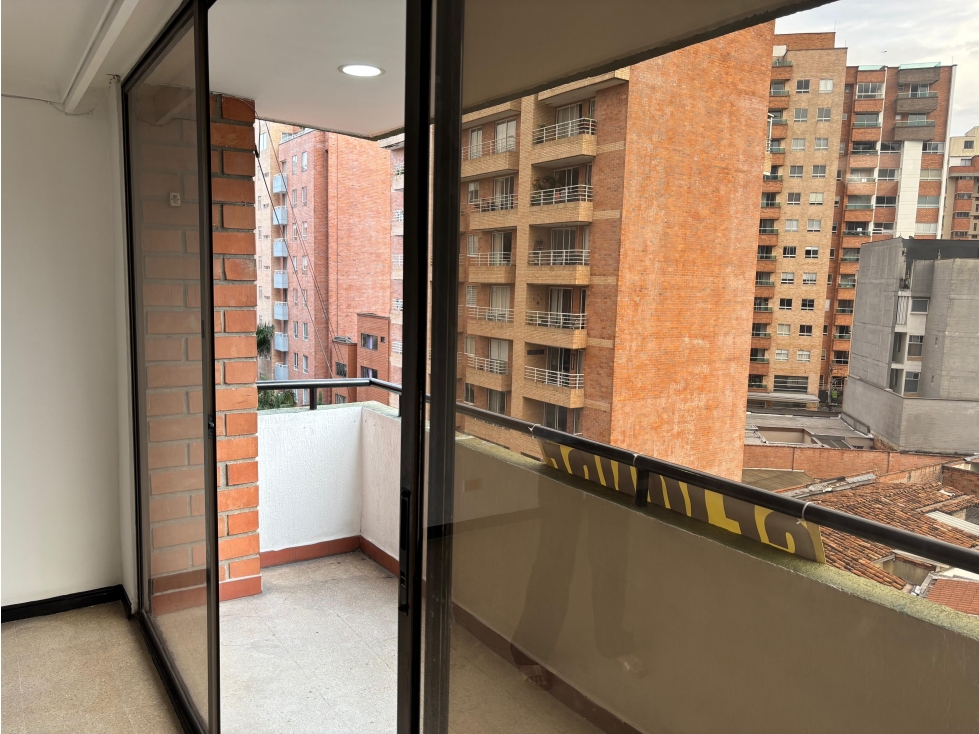 VENDO APTO, 6 PISO, LAURELES, EN EDIFICIO TRANQUILO — foto 3