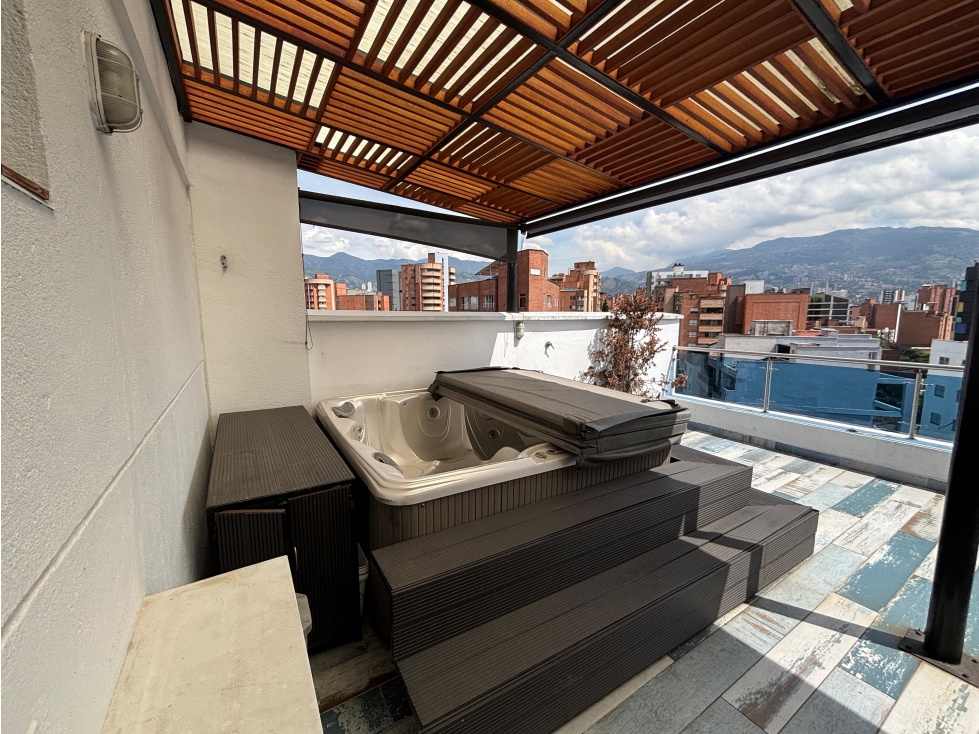 Vendo apartamento dúplex de Lujo en Laureles con terraza privada