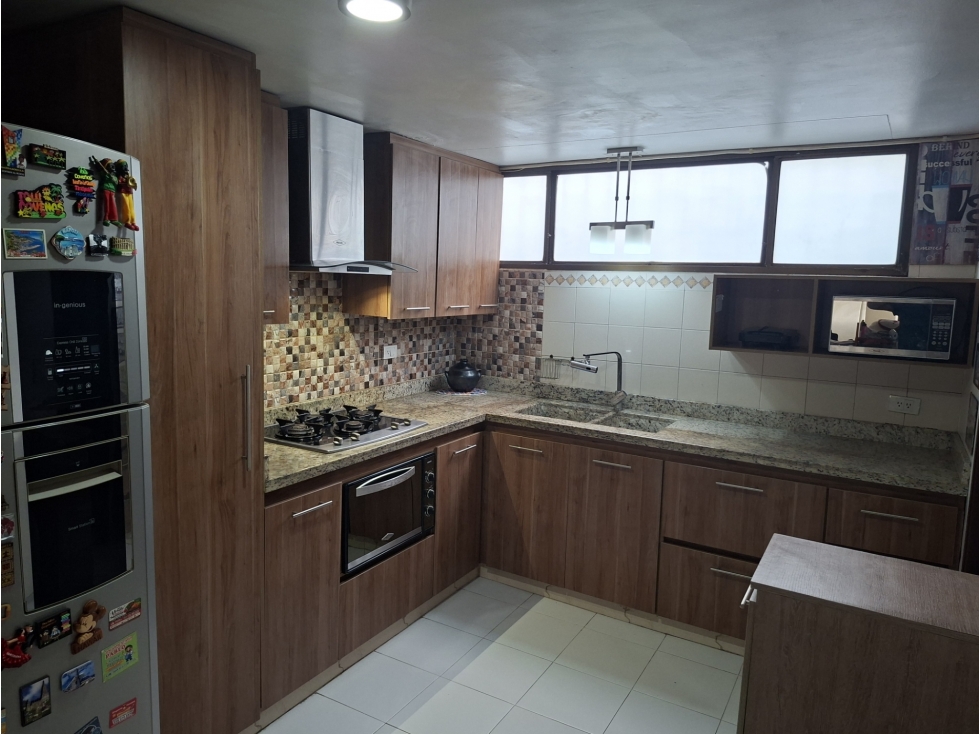 Vendo amplio apartamento en Guayacanes - Los Colores piso 2 escalas — foto 4