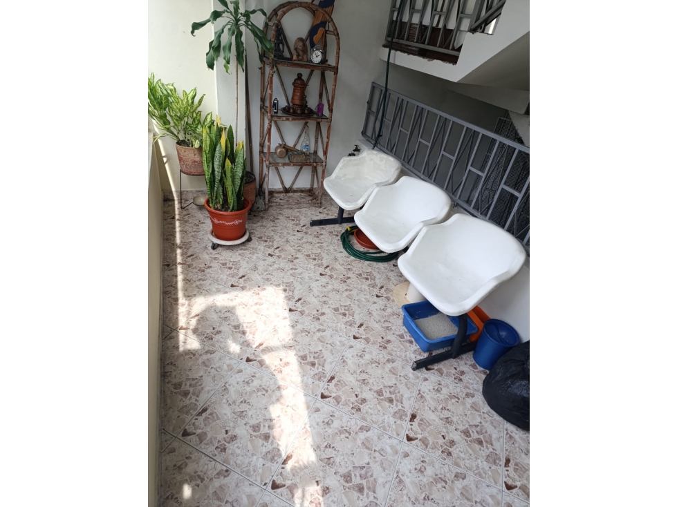 vendo apto 3 piso, Campo Valdes, con terraza para construir 2 pisos — foto 2