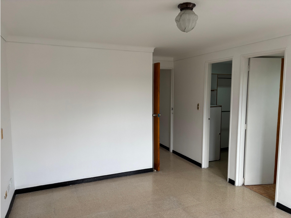 VENDO APTO, 6 PISO, LAURELES, EN EDIFICIO TRANQUILO — foto 4