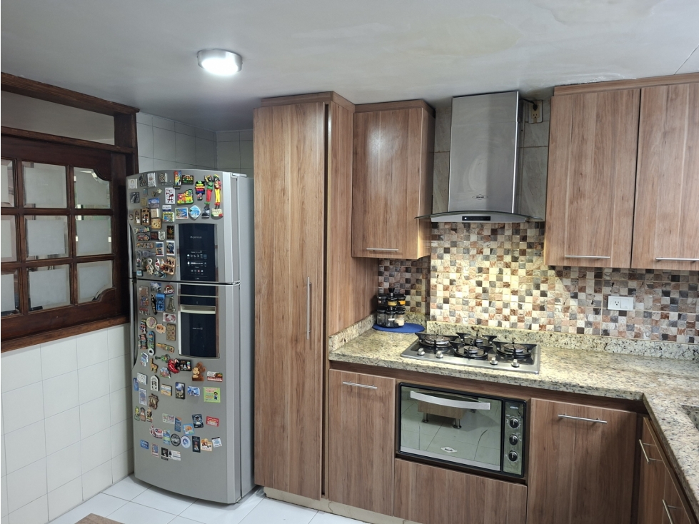 Vendo amplio apartamento en Guayacanes - Los Colores piso 2 escalas — foto 5