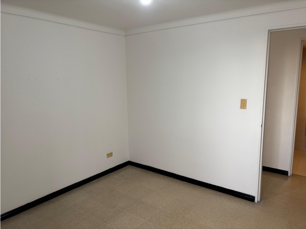 VENDO APTO, 6 PISO, LAURELES, EN EDIFICIO TRANQUILO — foto 5