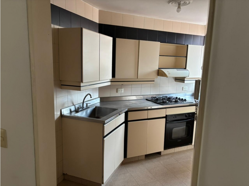 Vendo apartamento La Castellana doble parqueadero lineal 115 m2 — foto 6