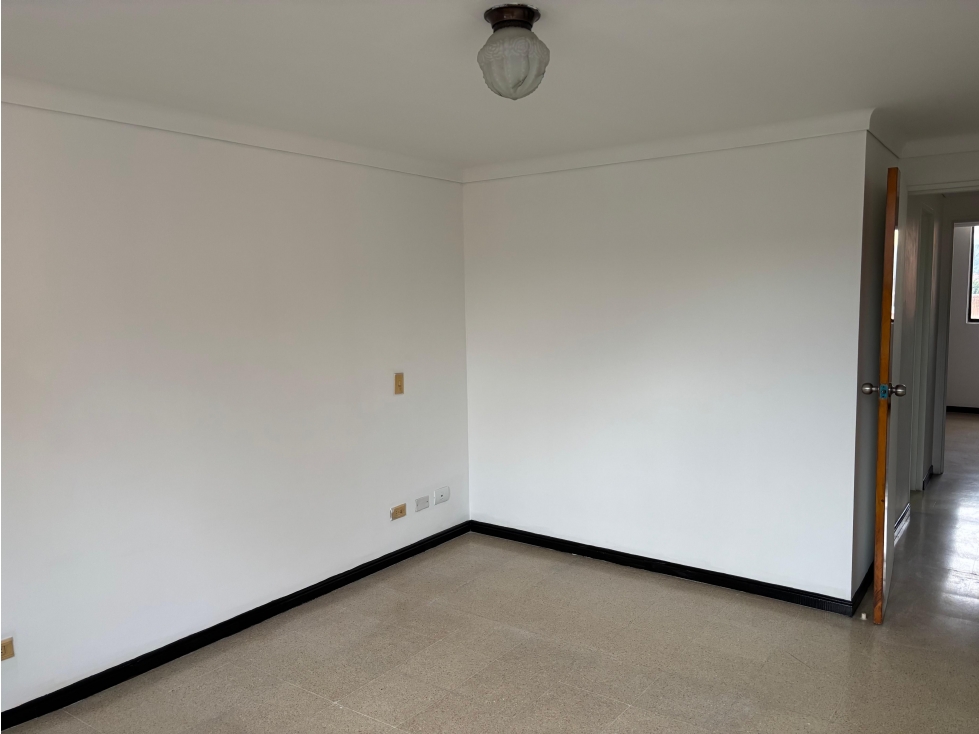 VENDO APTO, 6 PISO, LAURELES, EN EDIFICIO TRANQUILO — foto 6