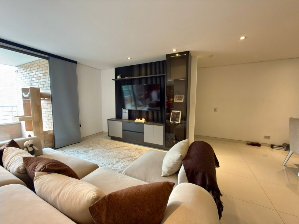 Apartamento amplio en el Poblado los parra