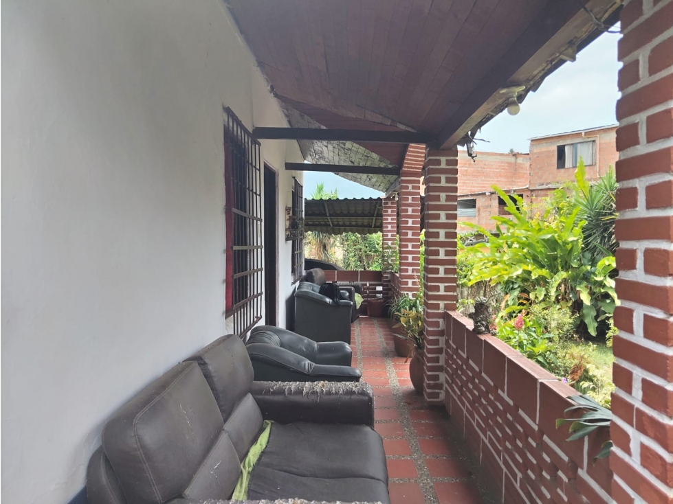 M.O.R. Vende casa lote de 1794 m2 de lote en BELLO. — foto 3