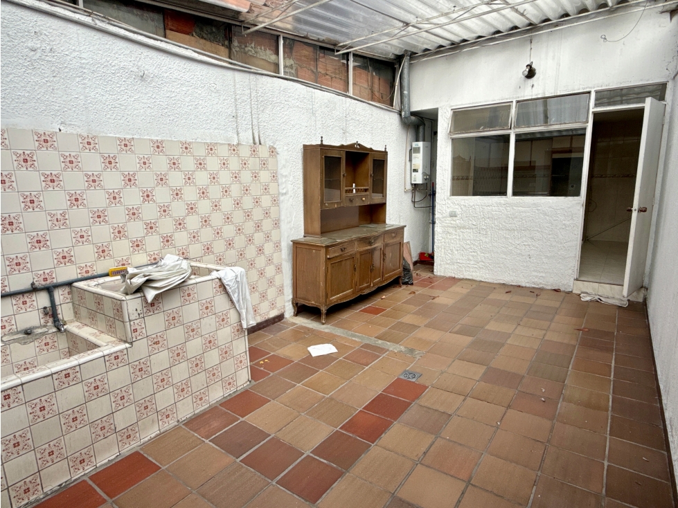 Lote esquinero en Teusaquillo | Renovación urbana | 220 m² — foto 2