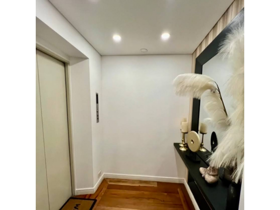 VENDO EXCLUSIVO APARTAMENTO REMODELADO EN LA CABRERA — foto 3