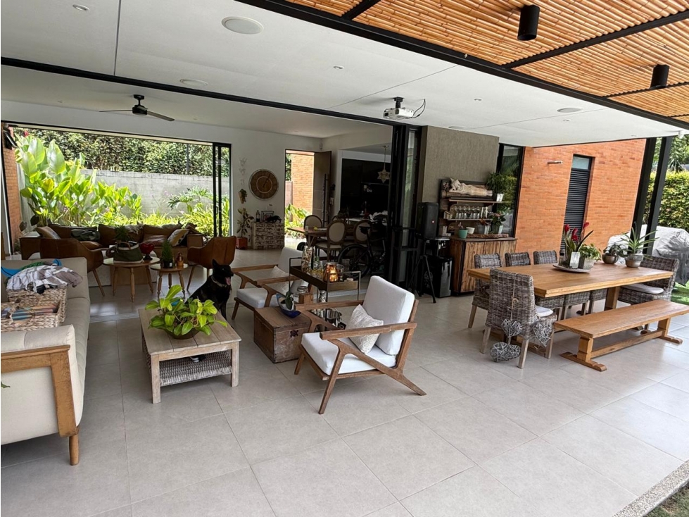 CASA PARA LA VENTA EN CERRITOS
