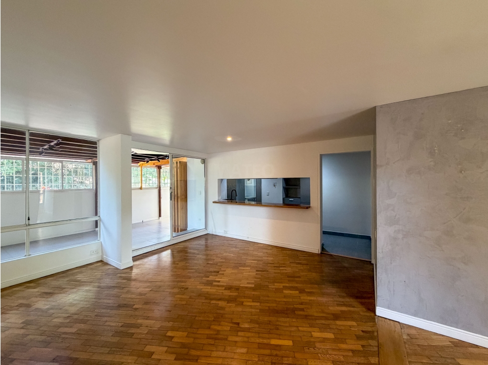Apartamento Clásico con Terraza para Reformar, en Poblado los Balsos — foto 3