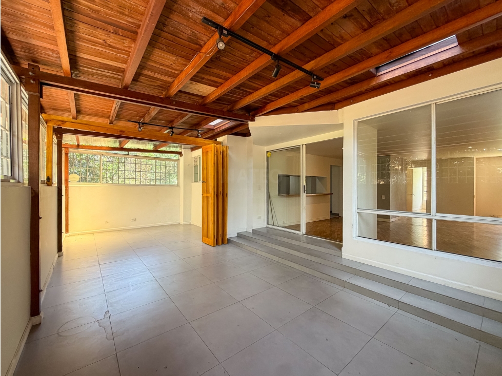 Apartamento Clásico con Terraza para Reformar, en Poblado los Balsos — foto 2