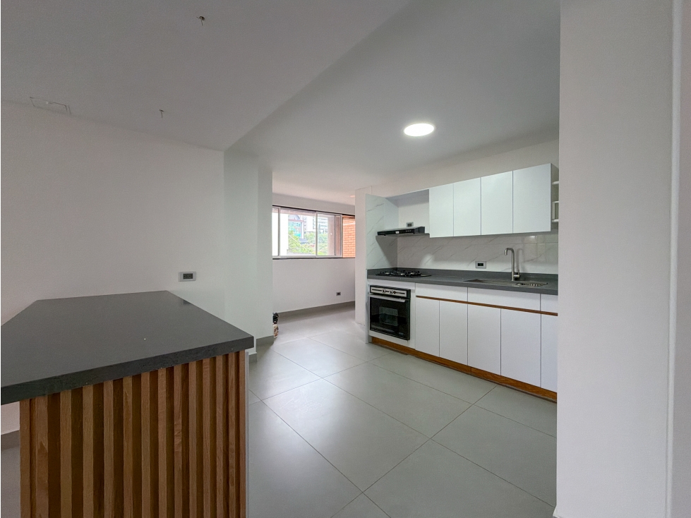 Apartamento reformado en venta en El Poblado, sector Oviedo. — foto 2