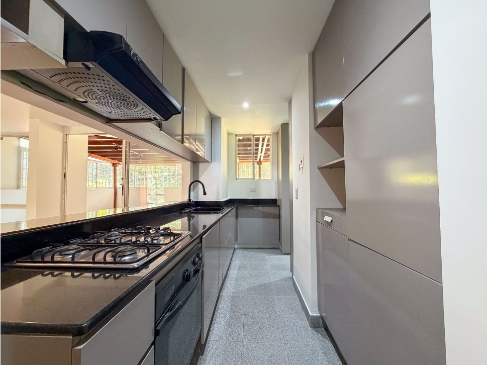 Apartamento Clásico con Terraza para Reformar, en Poblado los Balsos — foto 6