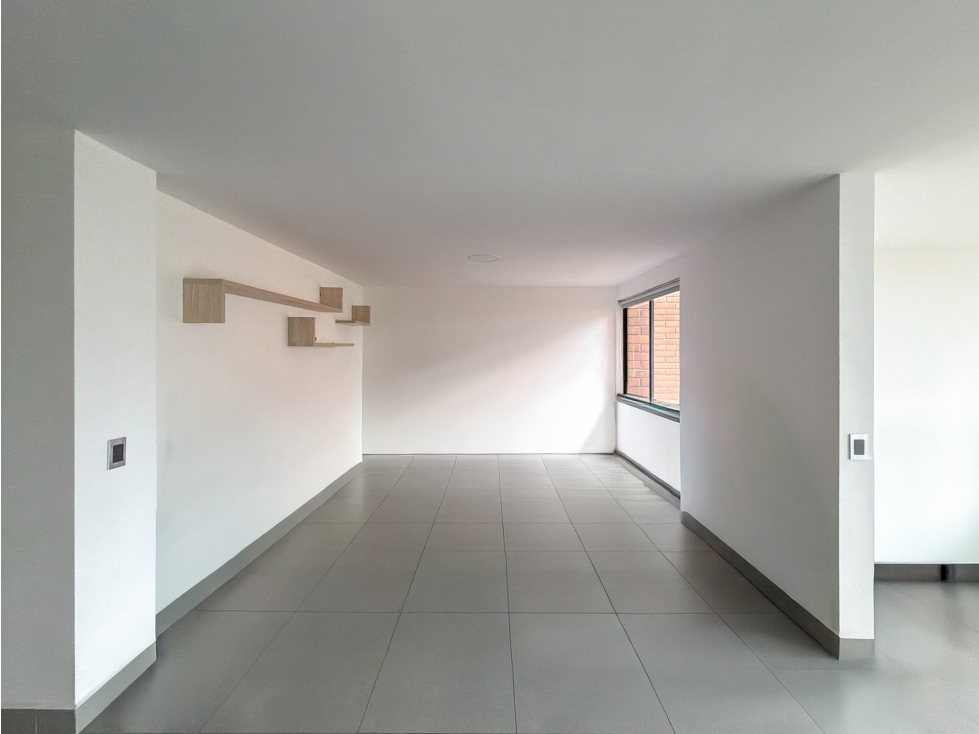 Apartamento reformado en venta en El Poblado, sector Oviedo. — foto 5