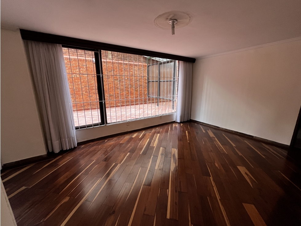APARTAMENTO DUPLEX EN VENTA CON TERRAZA EN CABRERA PARA REMODELAR