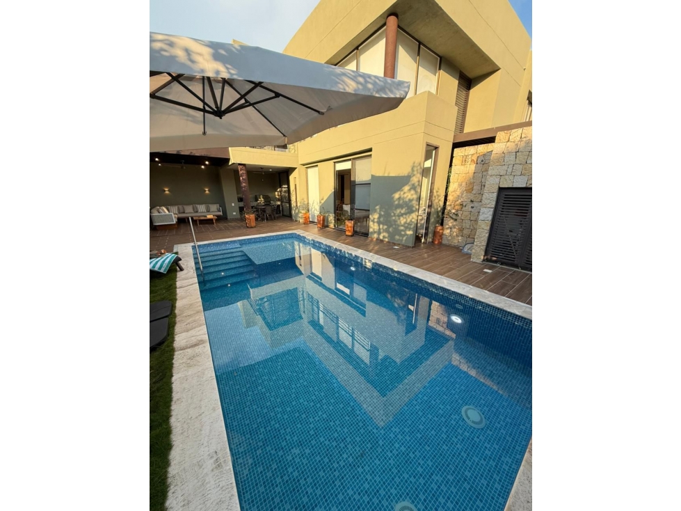 SE VENDE CASA CAMPESTRE DE LUJO EN RICAURTE CON PISCINA PRIVADA
