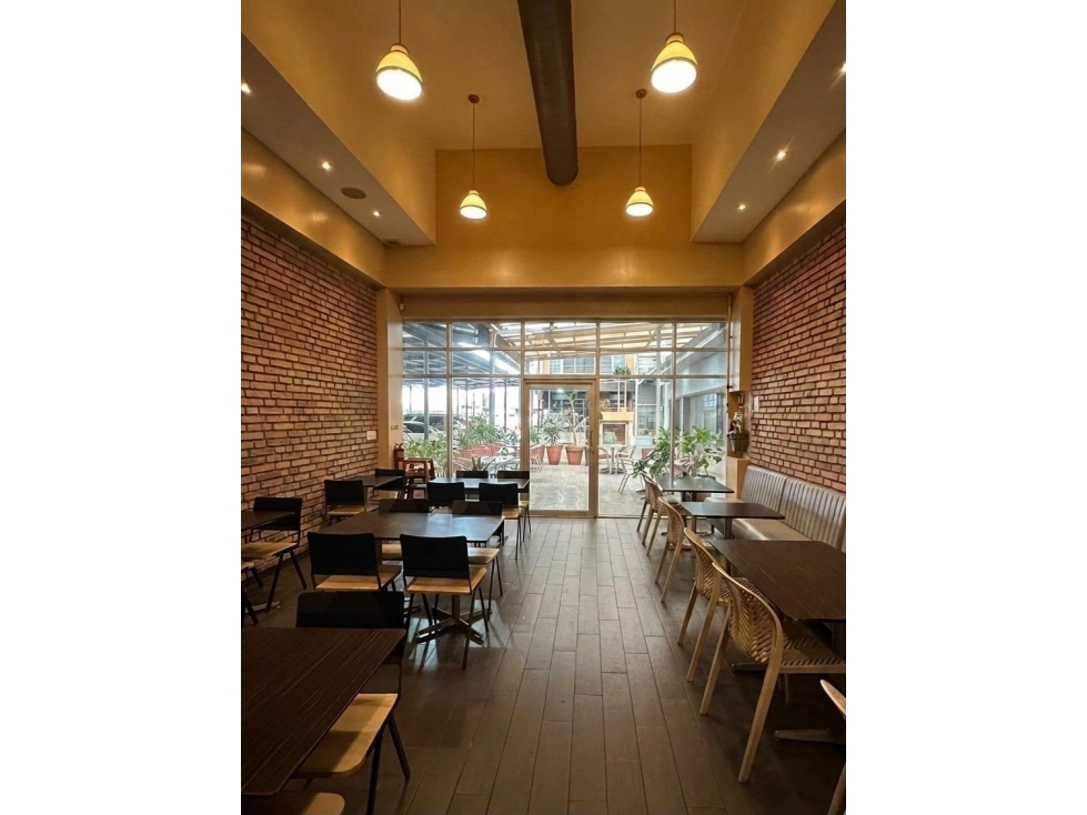 Se vende Local en Pueblo Nuevo amoblado