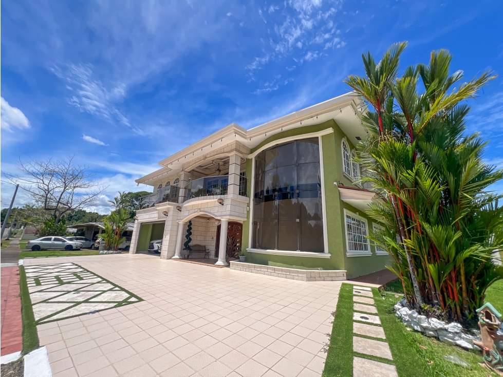 Se vende Casa en Urbanización Margarita, Colón