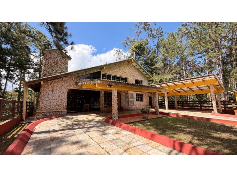 Se Vende Casa en Altos de Cerro Azul - Paseo de la Fortaleza
